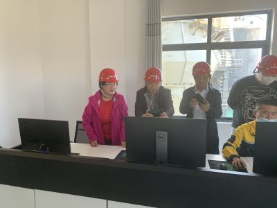 武漢理工陳教授與我司團(tuán)隊至廈門客戶熱風(fēng)爐項(xiàng)目討論